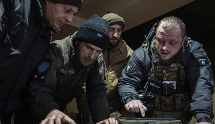 تصویر جنجالی فرمانده اوکراینی با نشان داعش