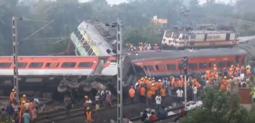 افزایش شمار جان‌باختگان تصادف قطار در هند به ۲۸۸ نفر