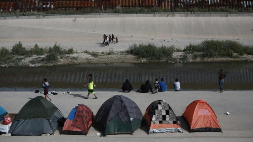 بلاتکلیفی مهاجران گرسنه و تشنه در مرز آمریکا