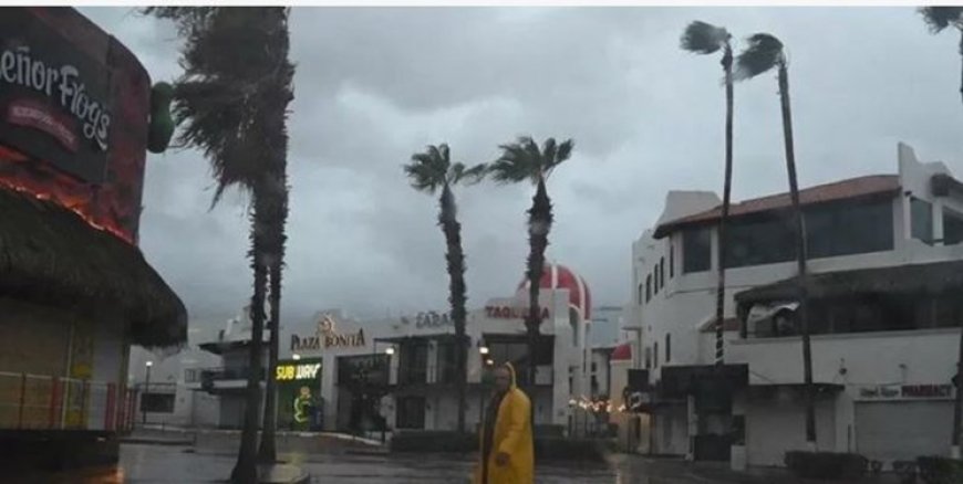 طوفان مرگبار هیلاری در مسیر کالیفرنیا قرار گرفت