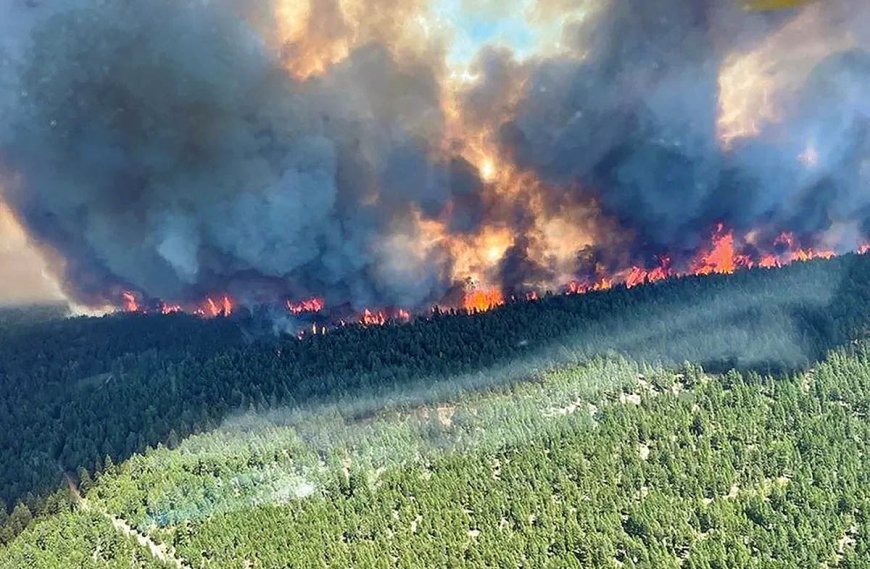 ادامه تخلیه‌ شهرک‌های شمال غرب کانادا با گسترش آتش‌سوزی