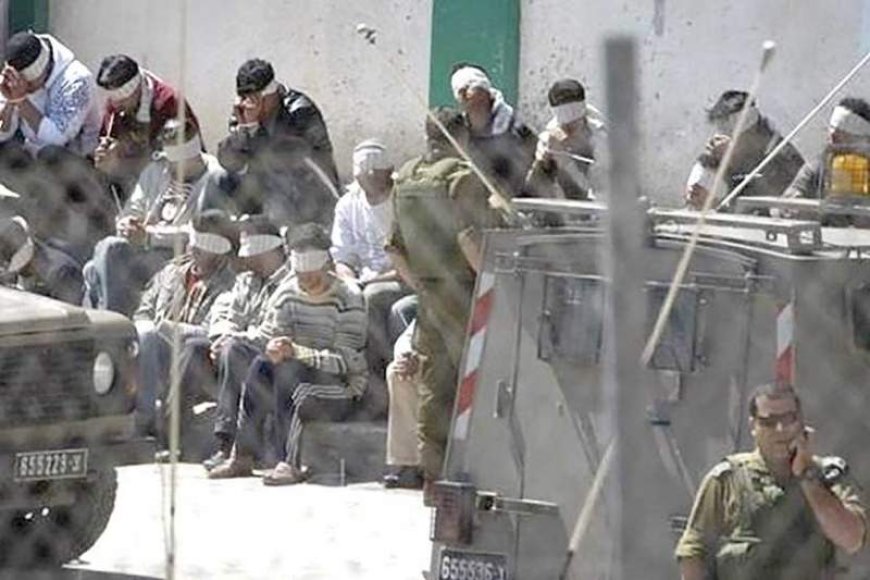 صهیونیست‌ها اسرای فلسطینی را در قفس‌های آهنین حبس می‌کنند